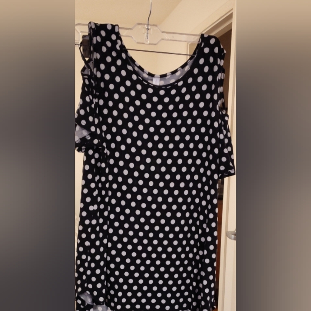Niloufo Cold Shoulder Polka Dot Black Top Casual Short Sleeve Bell PTP XXL - Picture 4 of 8